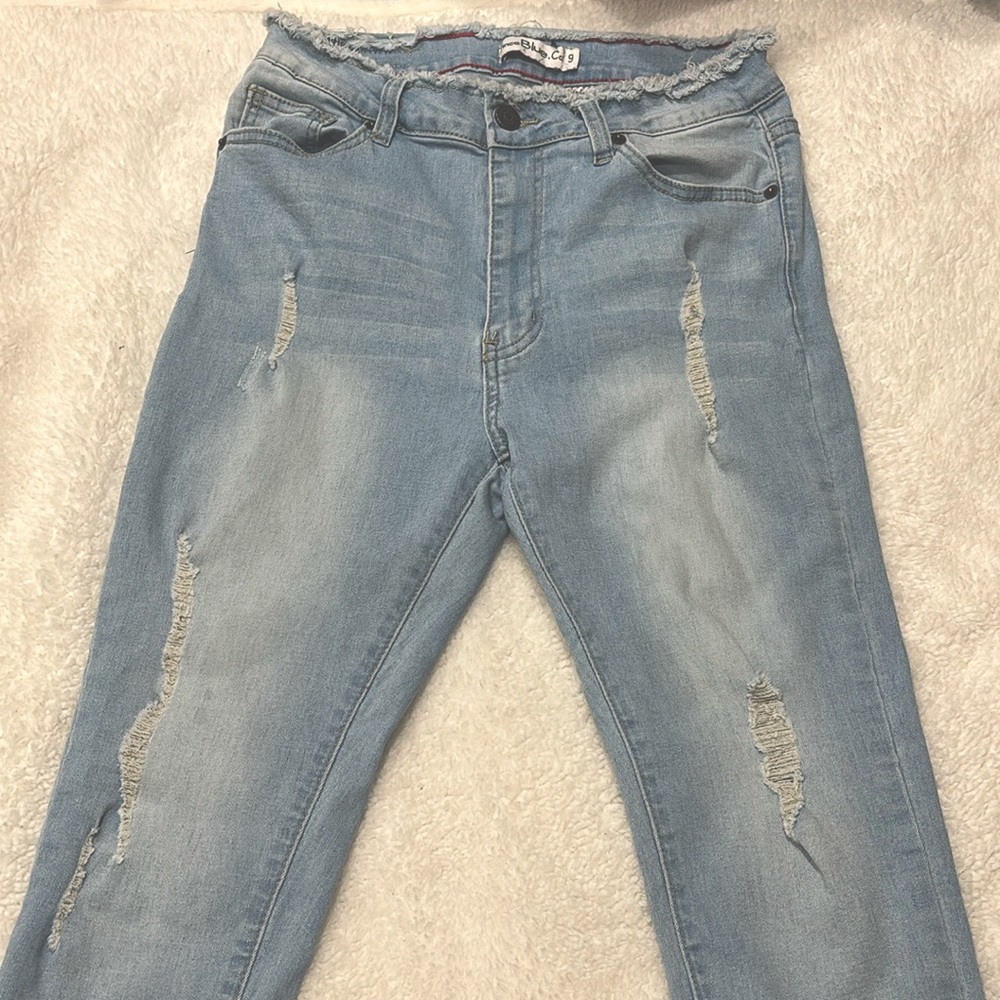 Medium to light blue low rise ripped jeans!